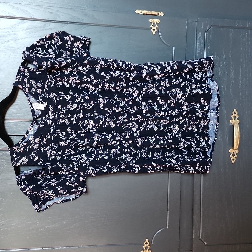 LAST CHANCE Floral cold shoulder tee